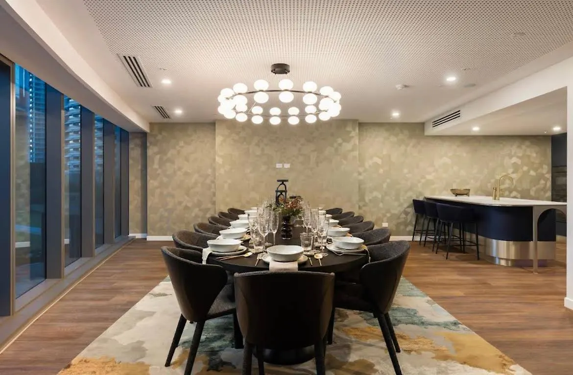 Luxury Apartment At Queens Wharf Tower Brisbane
